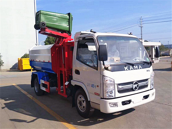 國(guó)五凱馬5方自裝卸式垃圾車