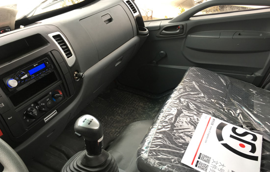 凱馬平板車駕駛室內(nèi)飾