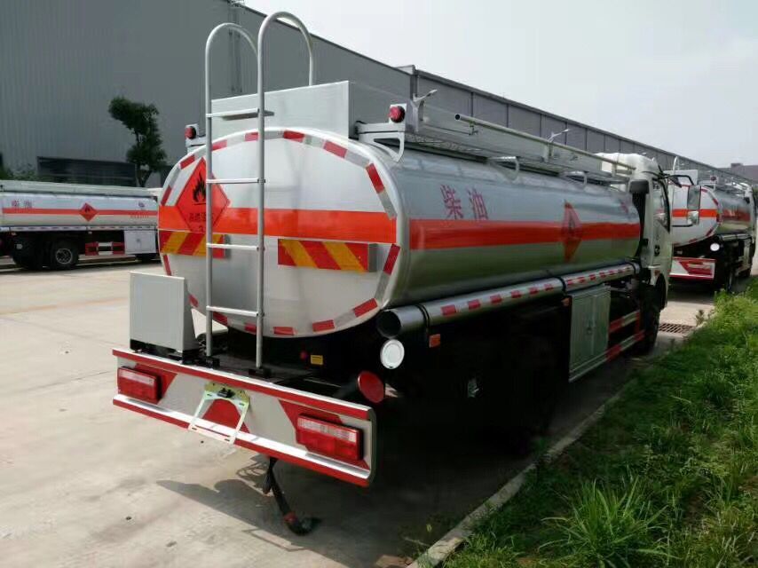 國(guó)五東風(fēng)新款后八輪運(yùn)油車 國(guó)五東風(fēng)新款后八輪運(yùn)油車