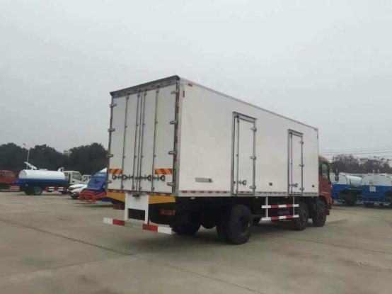東風(fēng)天錦8.6米貨廂冷藏車