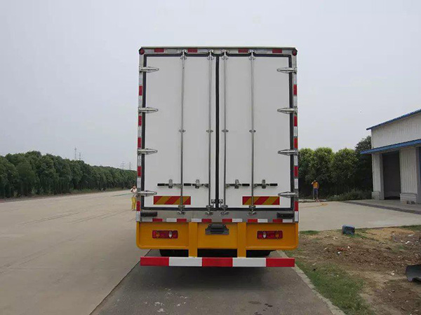 東風(fēng)天錦7.4米冷藏車 東風(fēng)天錦7.4米冷藏車
