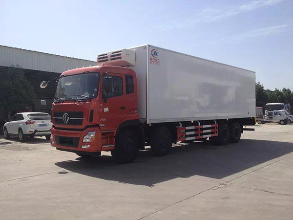 東風前四后八9.4米冷藏車