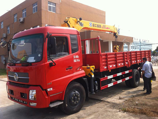 東風(fēng)天錦5.8米隨車吊