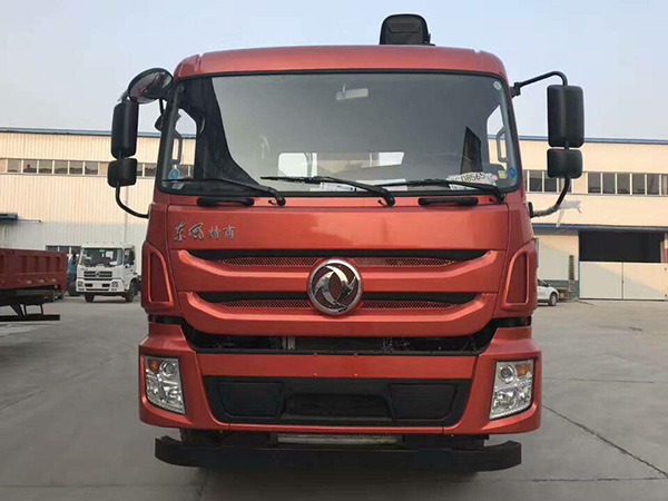 東風(fēng)后雙橋8.5米隨車(chē)吊 東風(fēng)后雙橋8.5米隨車(chē)吊