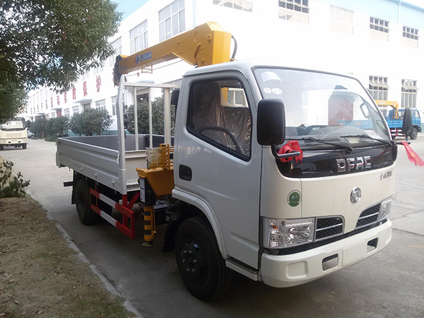 東風(fēng)多利卡3.4藍(lán)牌隨車吊