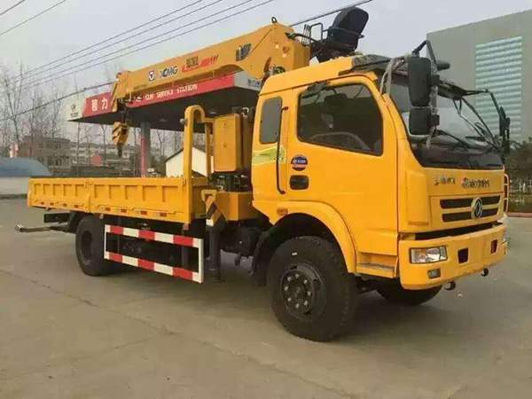 東風(fēng)廂長5.1米隨車吊 東風(fēng)廂長5.1米隨車吊