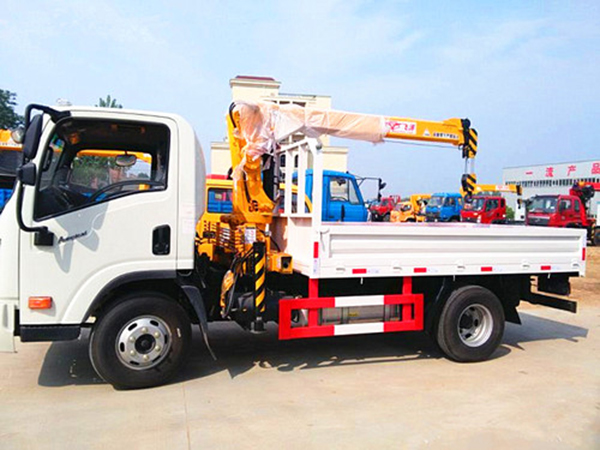 小型大運(yùn)3.2噸藍(lán)牌隨車吊 小型大運(yùn)3.2噸藍(lán)牌隨車吊