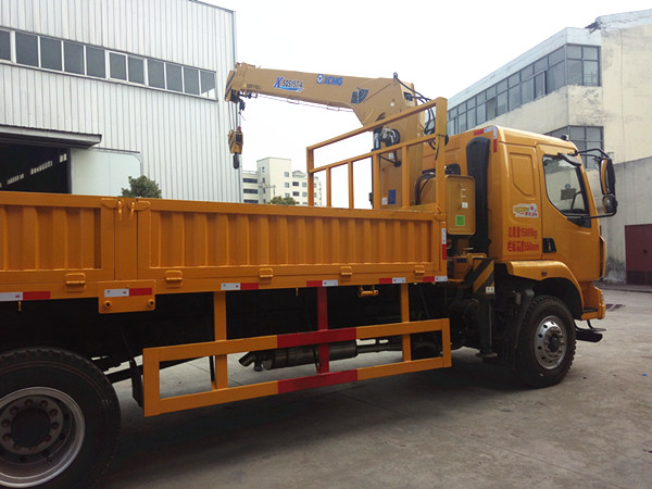 東風(fēng)柳汽乘龍徐工6.3噸隨車吊 東風(fēng)柳汽乘龍徐工6.3噸隨車吊