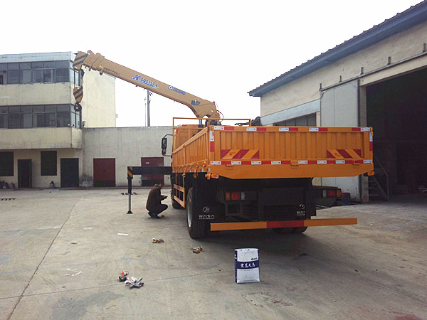 東風(fēng)柳汽乘龍徐工6.3噸隨車吊 東風(fēng)柳汽乘龍徐工6.3噸隨車吊