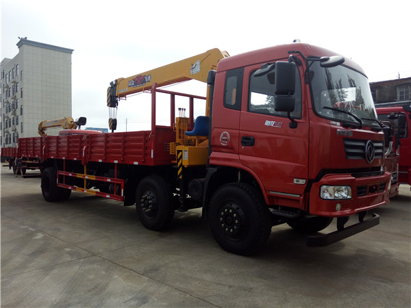 東風(fēng)前四后四飛濤8噸隨車吊 東風(fēng)前四后四飛濤8噸隨車吊