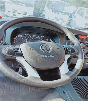 國(guó)六5噸灑水車(chē)方向盤(pán)