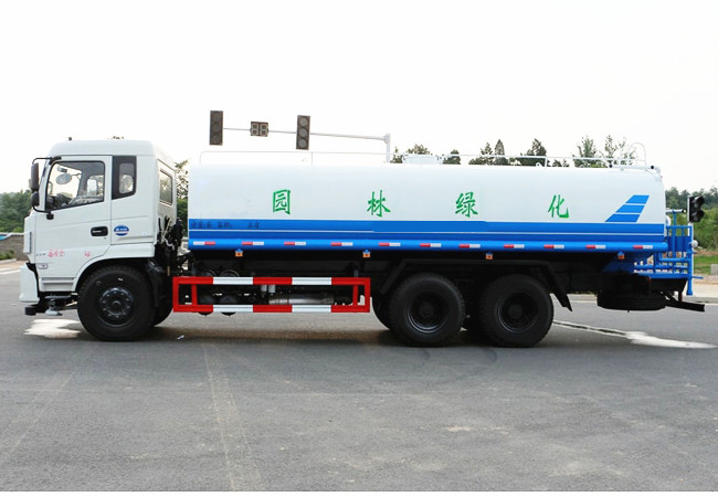 東風(fēng)專用底盤后雙橋灑水車