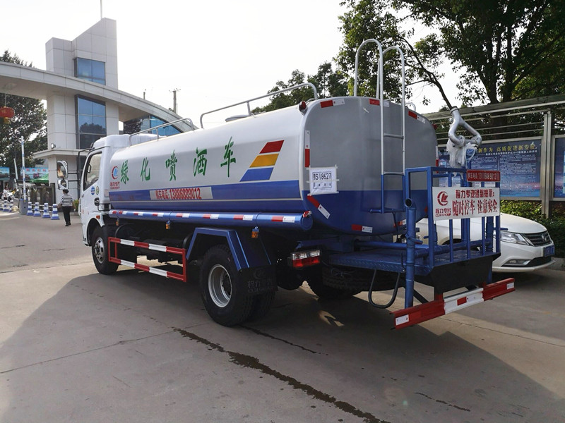 東風(fēng)8-9噸灑水車 東風(fēng)8-9噸灑水車