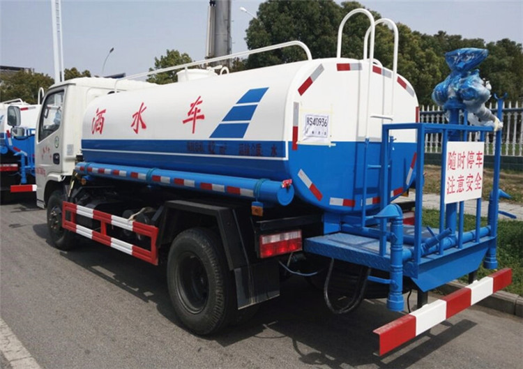 東風(fēng)福瑞卡灑水車(chē)