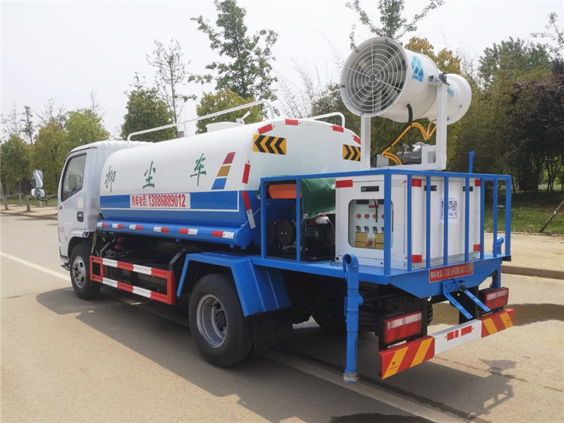 東風多利卡藍牌霧炮車