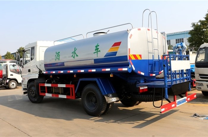 東風(fēng)專底12噸灑水車(chē)
