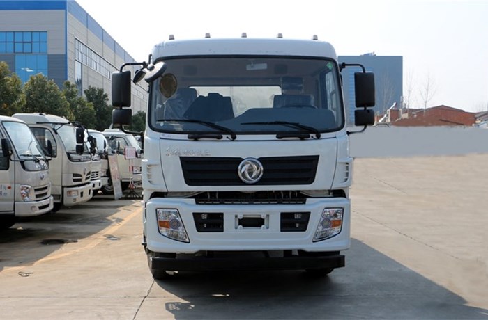 東風(fēng)專底12噸灑水車(chē)