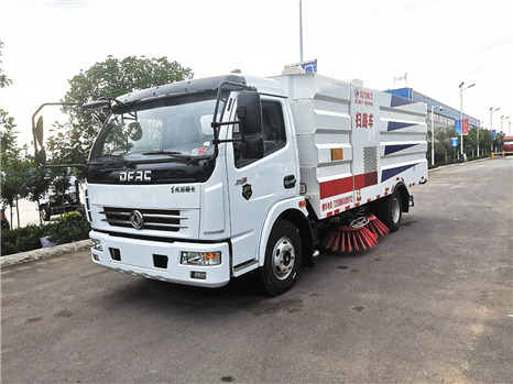 東風(fēng)多利卡D7掃路車軍工產(chǎn)品發(fā)河北張家口！