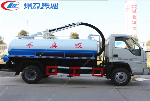福田時(shí)代藍(lán)牌吸糞車(chē)