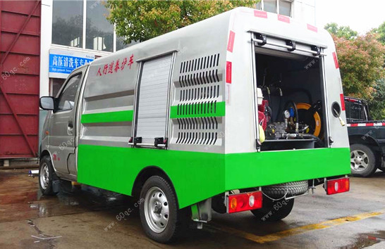 長(zhǎng)安路面清洗車尾部