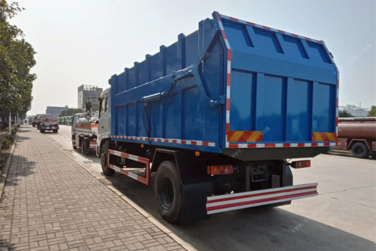 國(guó)五東風(fēng)新款壓縮對(duì)接式垃圾車(chē)