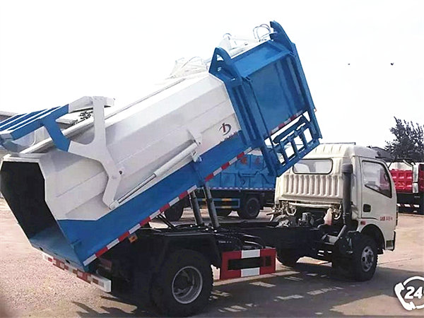 國(guó)五東風(fēng)自裝卸式垃圾車