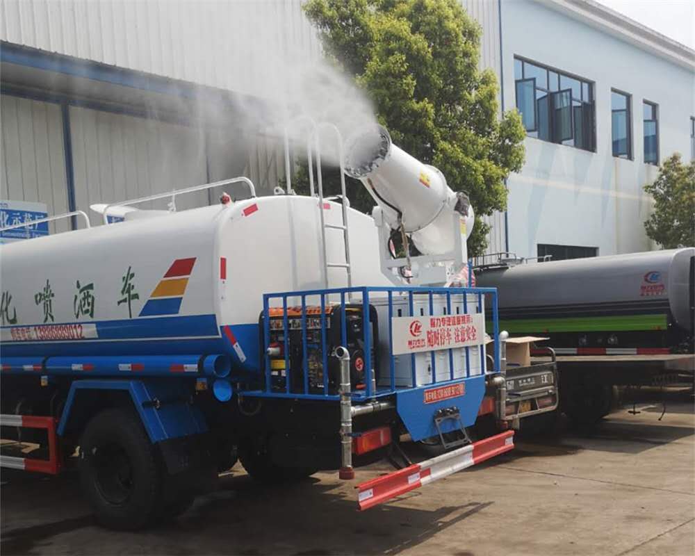 霧炮灑水車噴出的水霧如何降溫除塵及疫情霧化消毒？