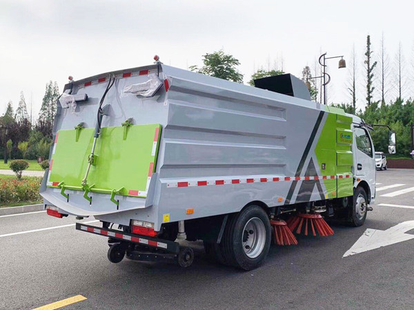 東風(fēng)凱普特8方掃路車
