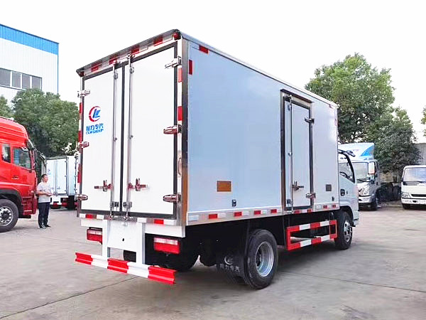 東風(fēng)多利卡D6國(guó)六冷藏車