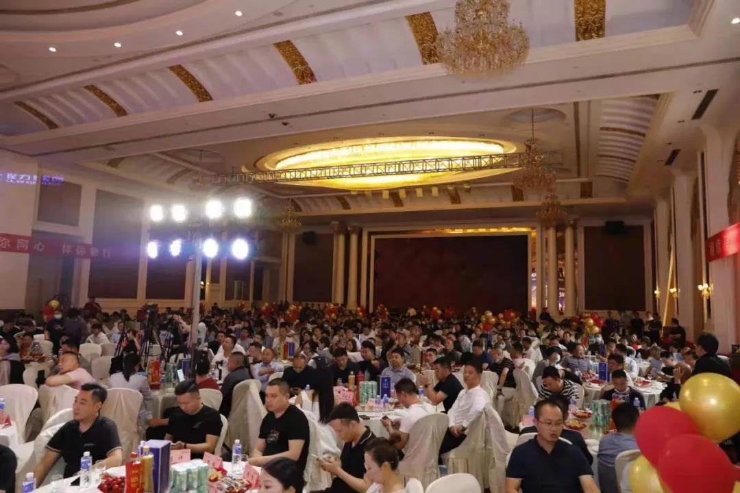 社會(huì)各界嘉賓與銷售經(jīng)理、新聞媒體及網(wǎng)紅代表600余人，盛況空前引人注目