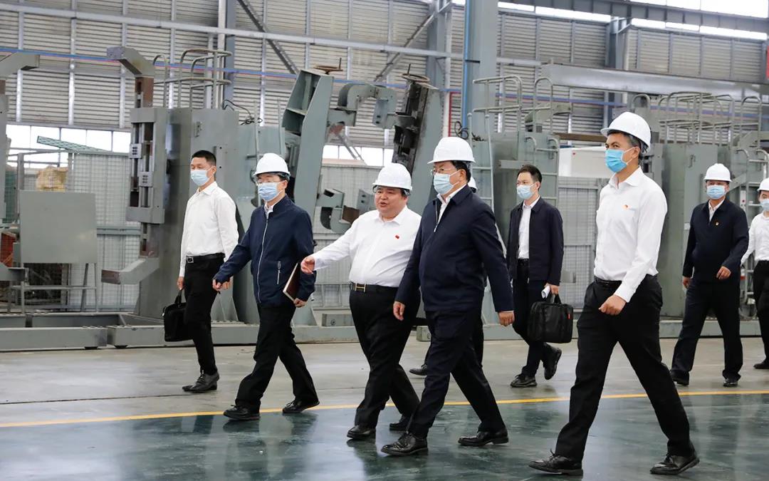 湖北省委副書記、省長王忠林帶領(lǐng)省市領(lǐng)導(dǎo)視察程力