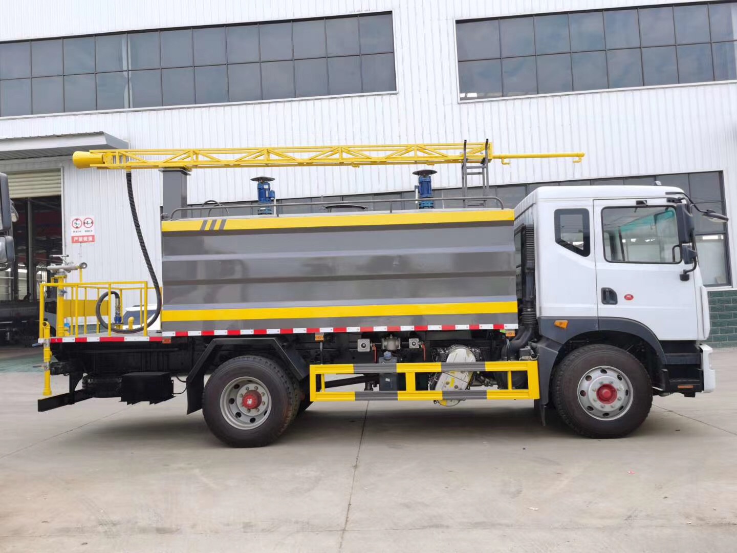 東風(fēng)D9鐵路抑塵車