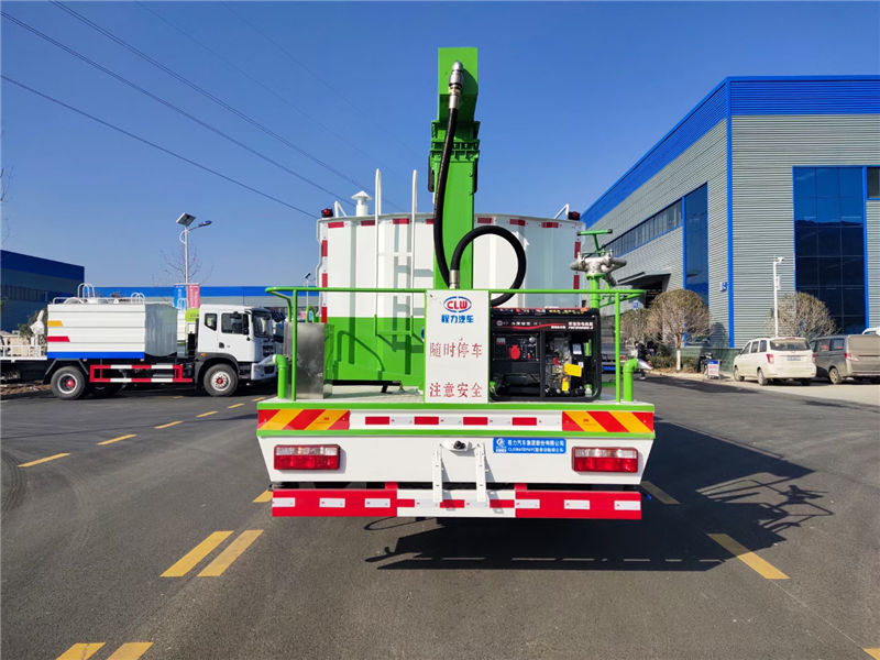 東風(fēng)多利卡D9鐵路抑塵車尾部