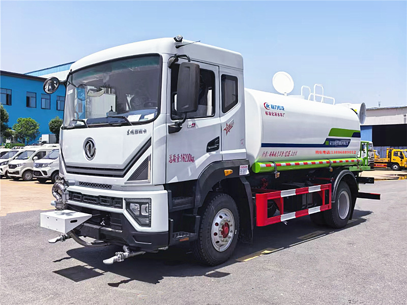 東風(fēng)多利卡D9灑水霧炮車